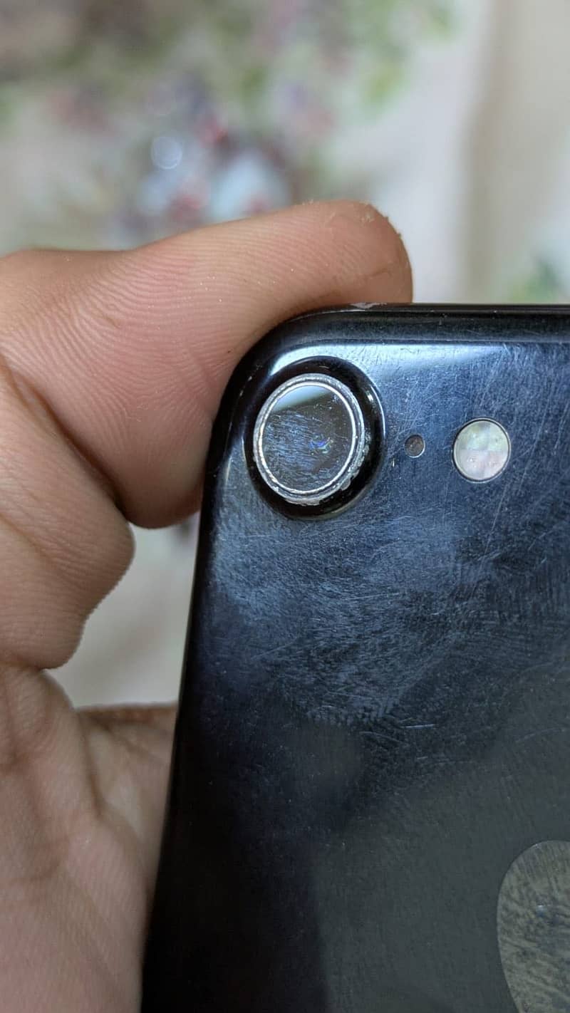 Apple iPhone 7 0