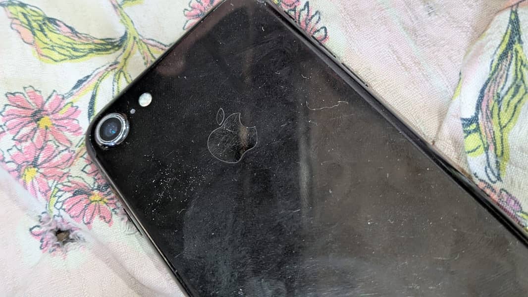 Apple iPhone 7 1