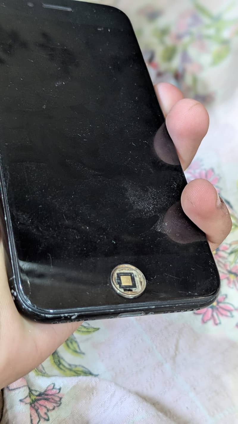 Apple iPhone 7 3