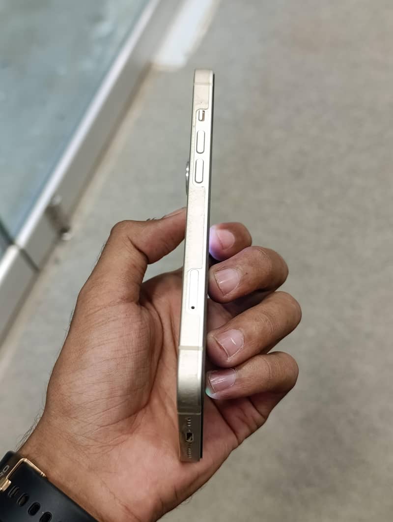 Apple iPhone 13 2