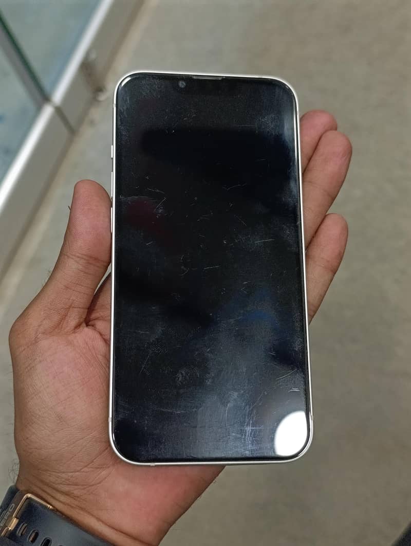 Apple iPhone 13 7