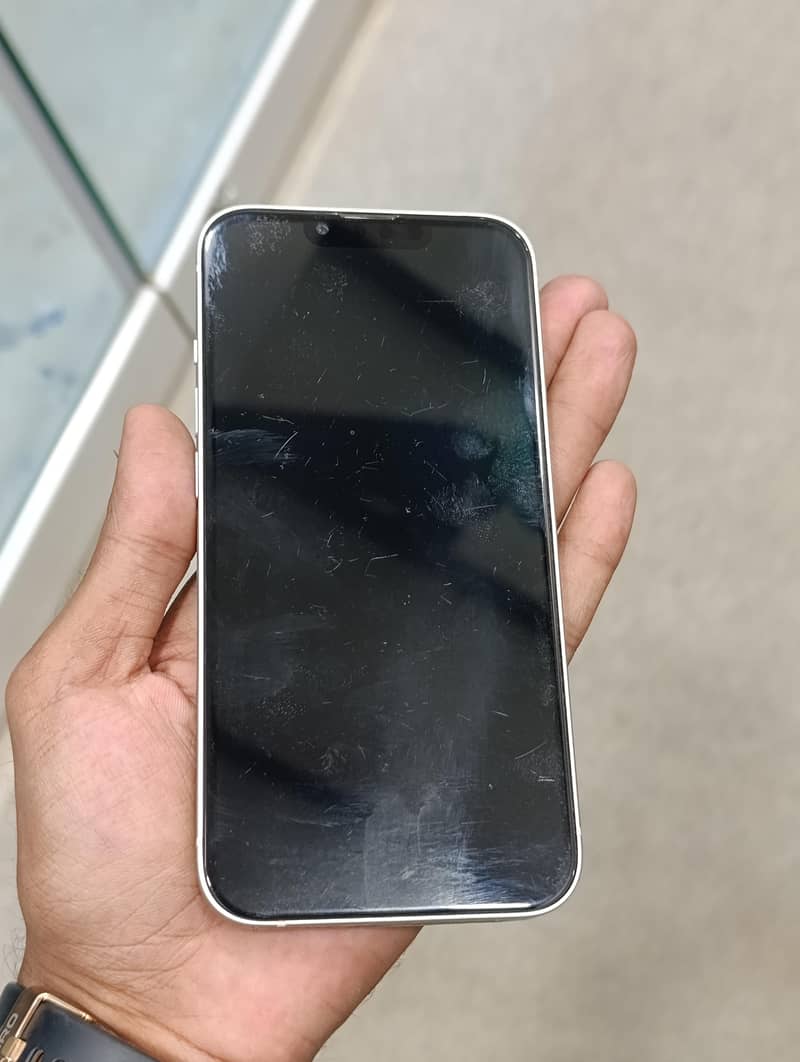 Apple iPhone 13 8