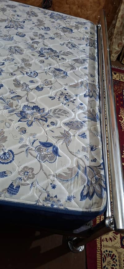 Master king size doul sided spring 8 inches like new mattress ,,,