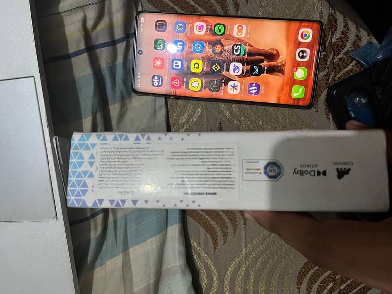 Tecno CAMON 40 Pro 0