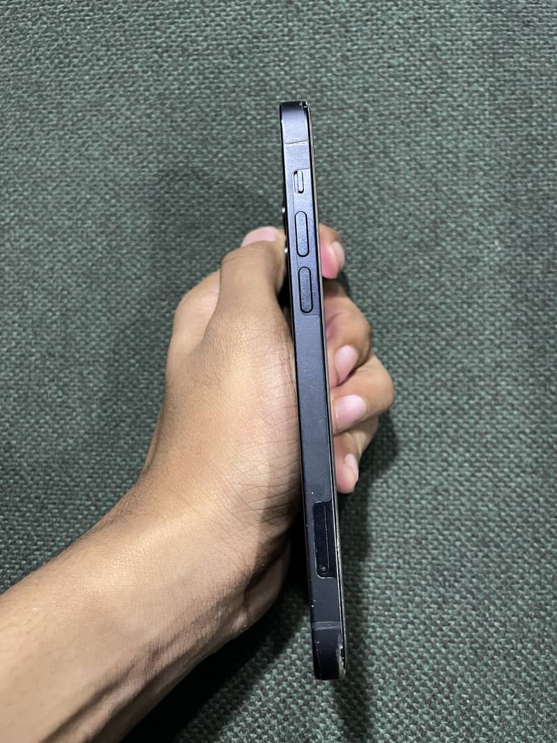 Apple iPhone 12 5