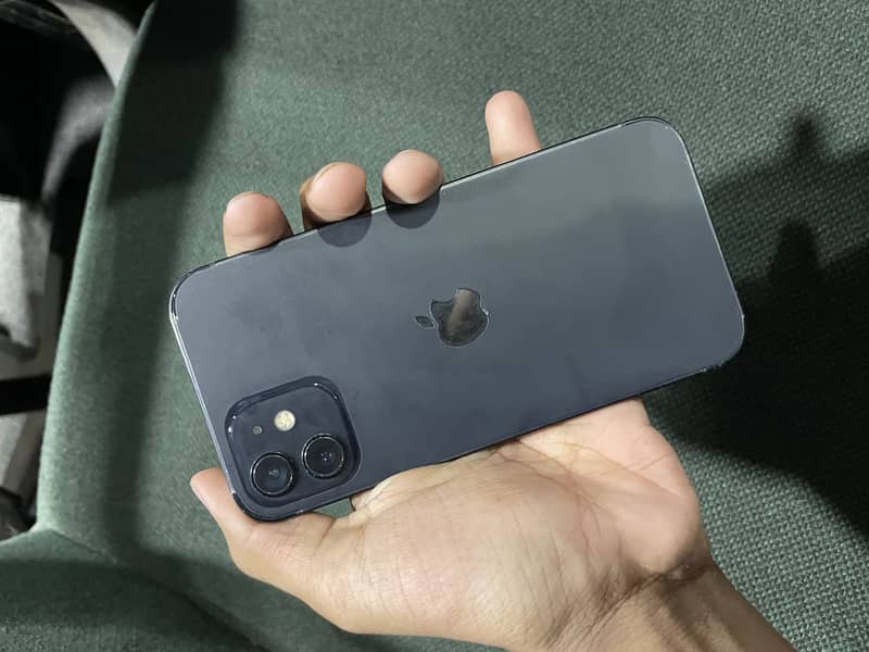 Apple iPhone 12 6