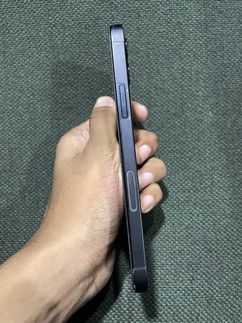 Apple iPhone 12 7
