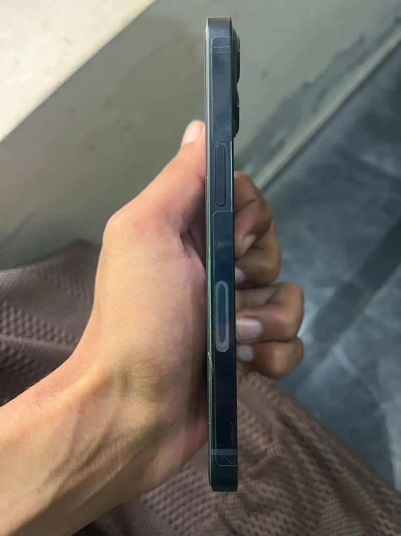 Apple iPhone 13 3