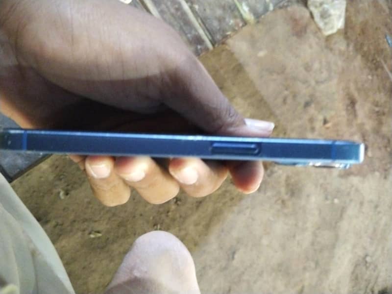 Apple iPhone 13 2