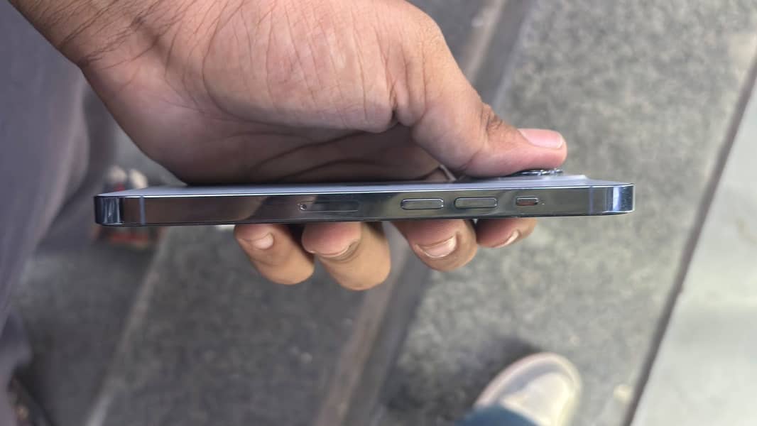 Apple iPhone 13 Pro 2