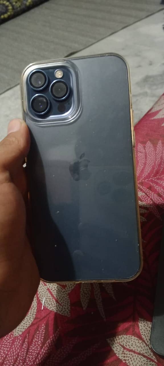 Apple iPhone 12 4