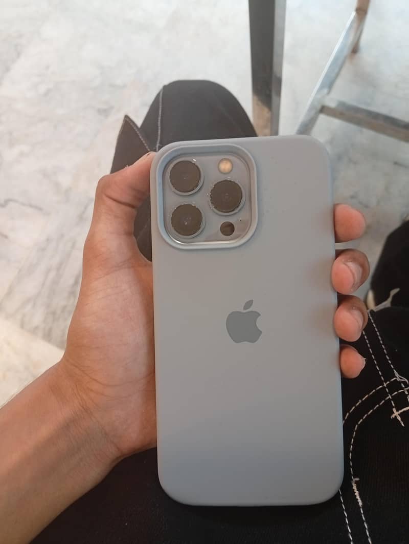 Apple iPhone 13 Pro 2