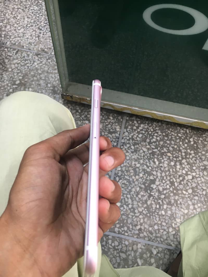 Apple iPhone 7 Plus 0