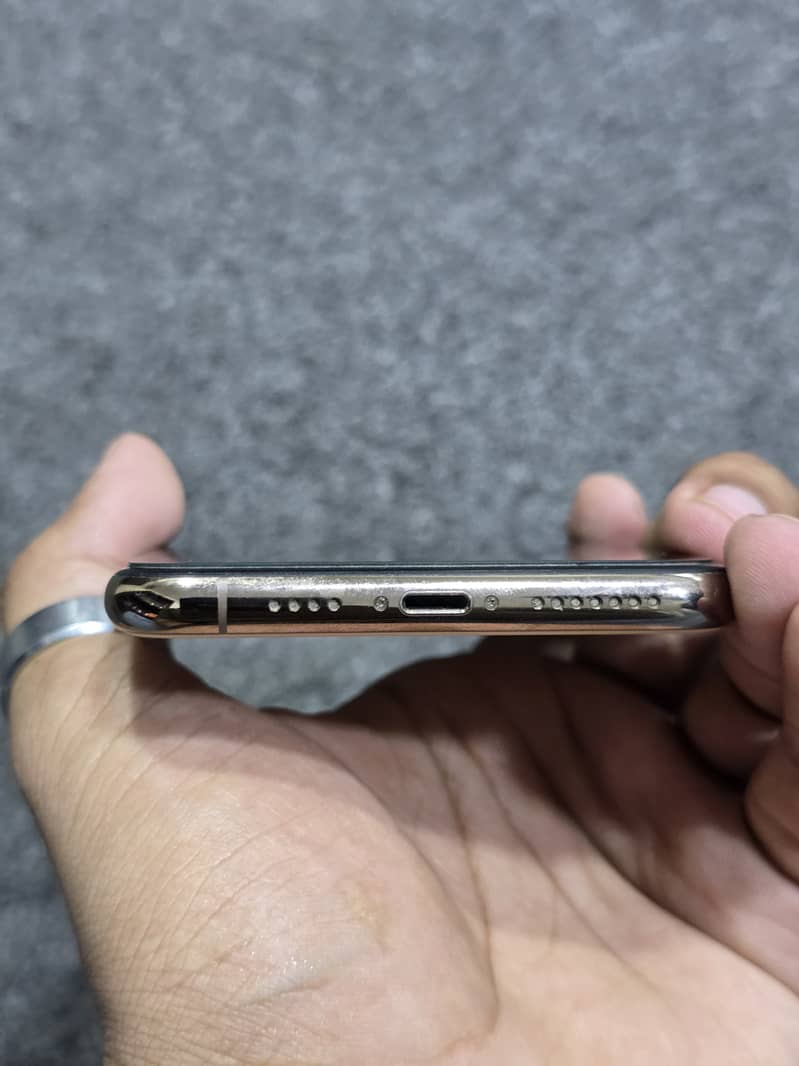 Apple iPhone 11 Pro Max 1