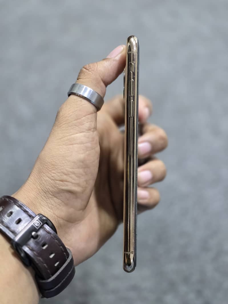 Apple iPhone 11 Pro Max 2