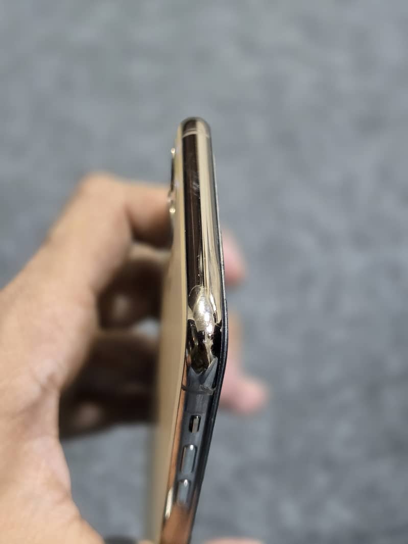 Apple iPhone 11 Pro Max 3