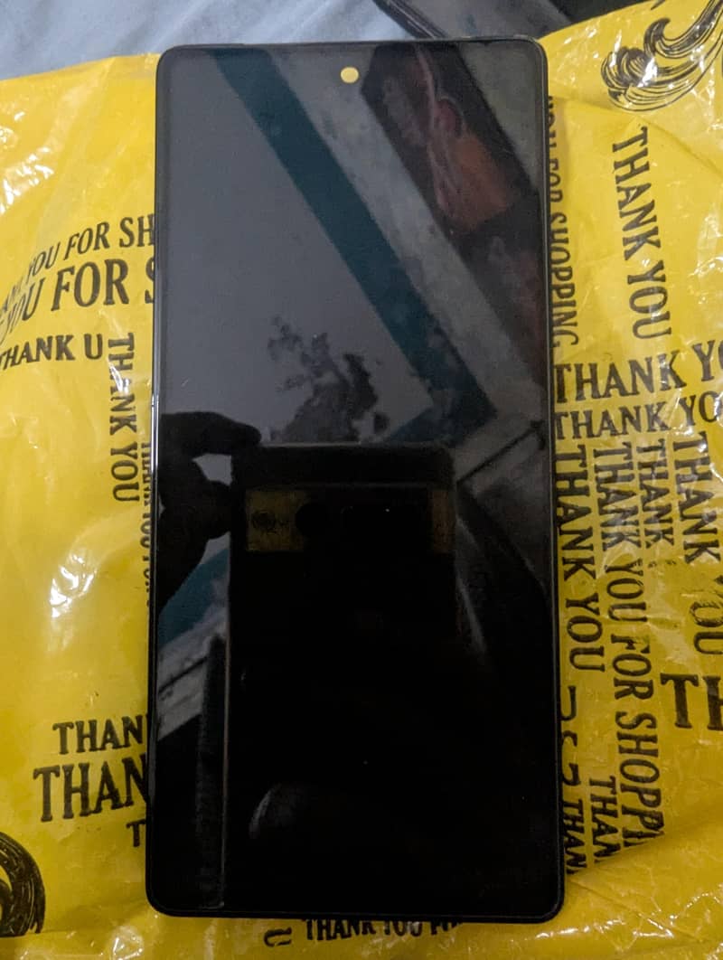 Google pixel 7 OLED panel 1