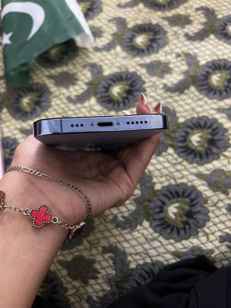 Apple iPhone 13 Pro 1