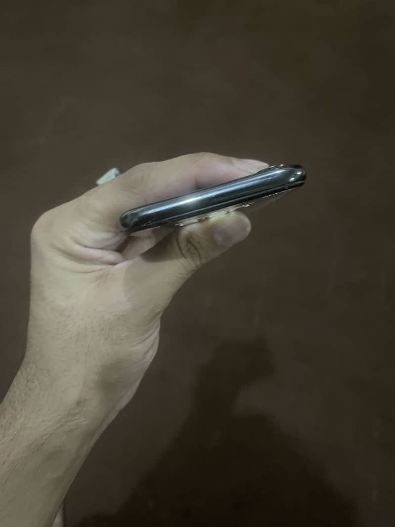Apple iPhone X 3