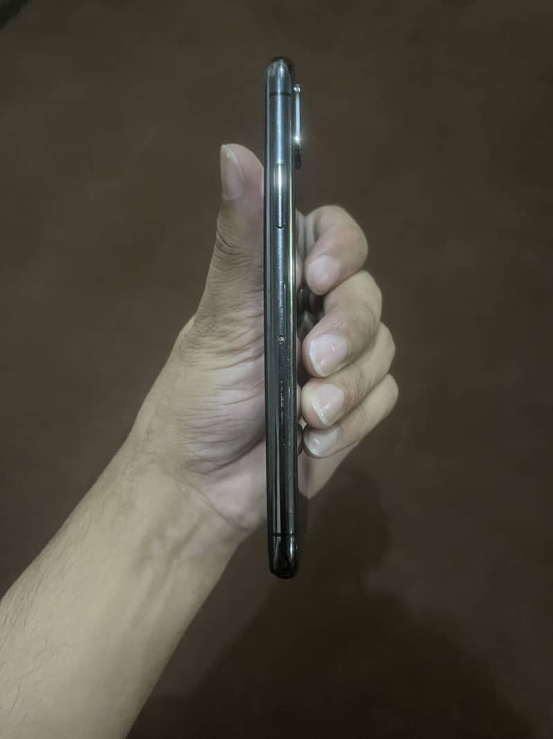 Apple iPhone X 5