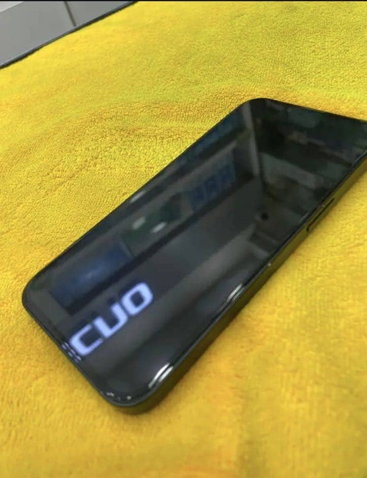 Apple iPhone 13 2