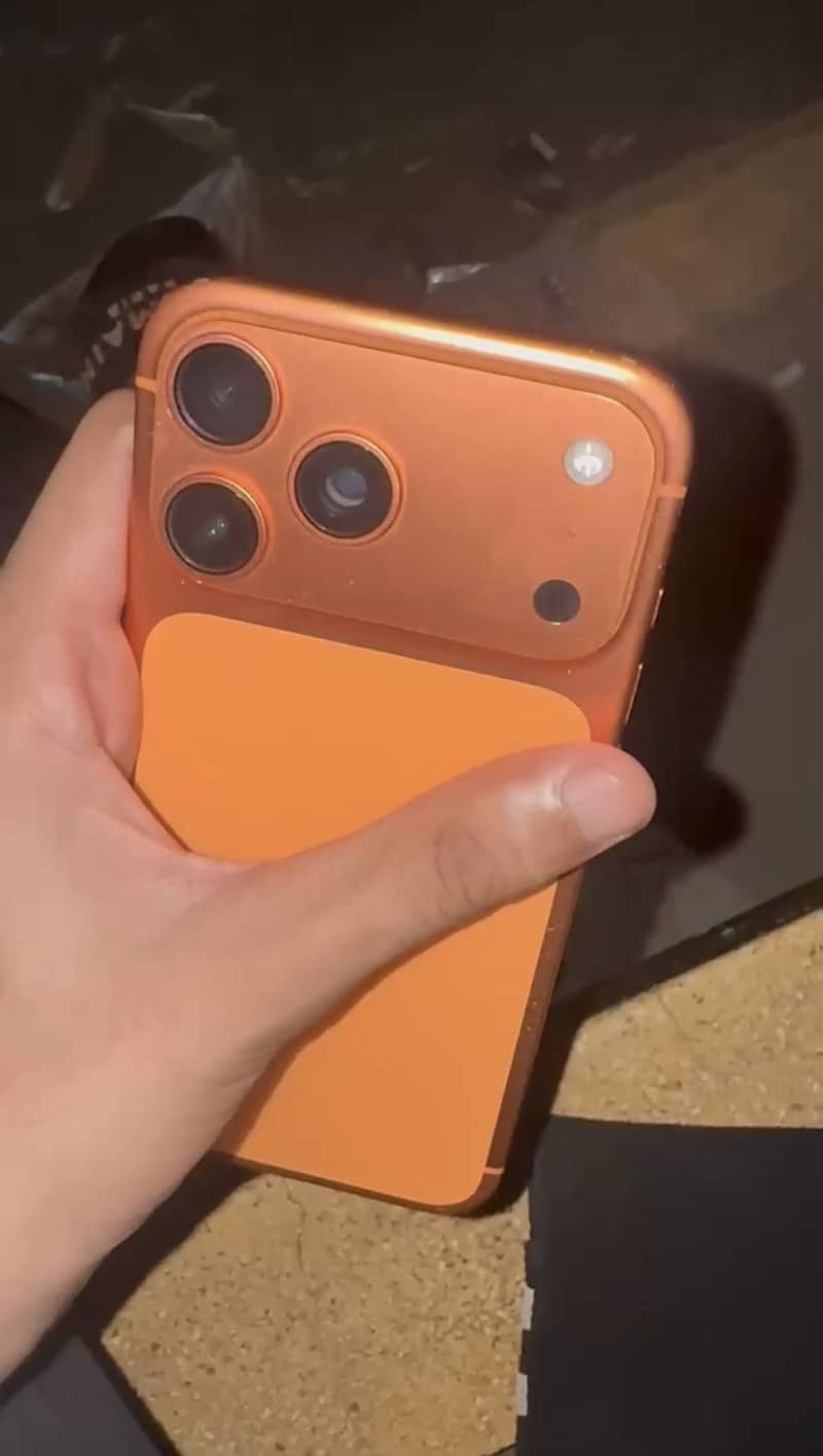Apple iPhone 17 Pro Max 1