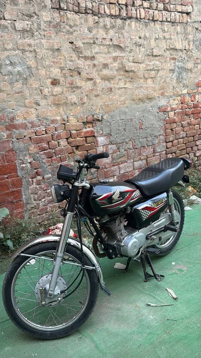 Honda 125 kickstart black color all okk Spare part original
