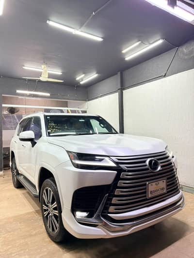Lexus LX Series 2023