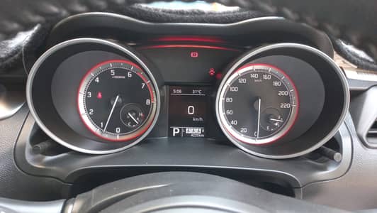 Suzuki Swift GLX 2025 - Reg 2026