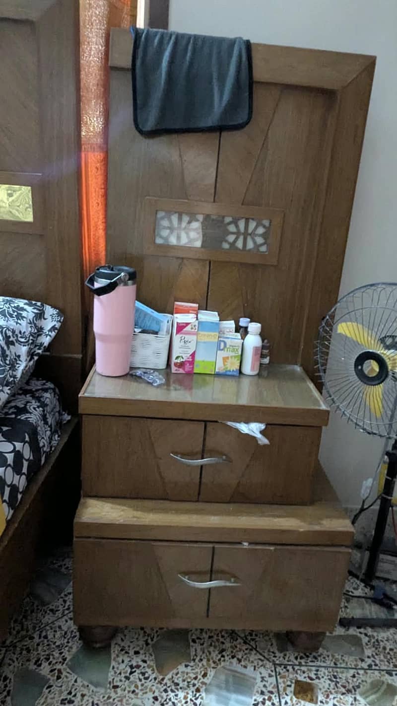 Complete bedset with side table, wardrobe, divider & dressing table 2