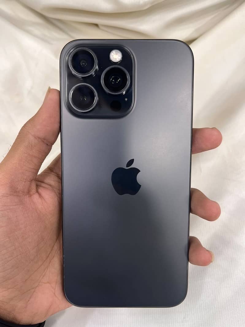 Apple iPhone 15 Pro Max 0