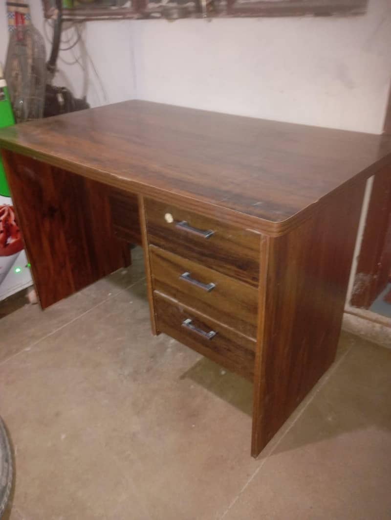 office tabl 1