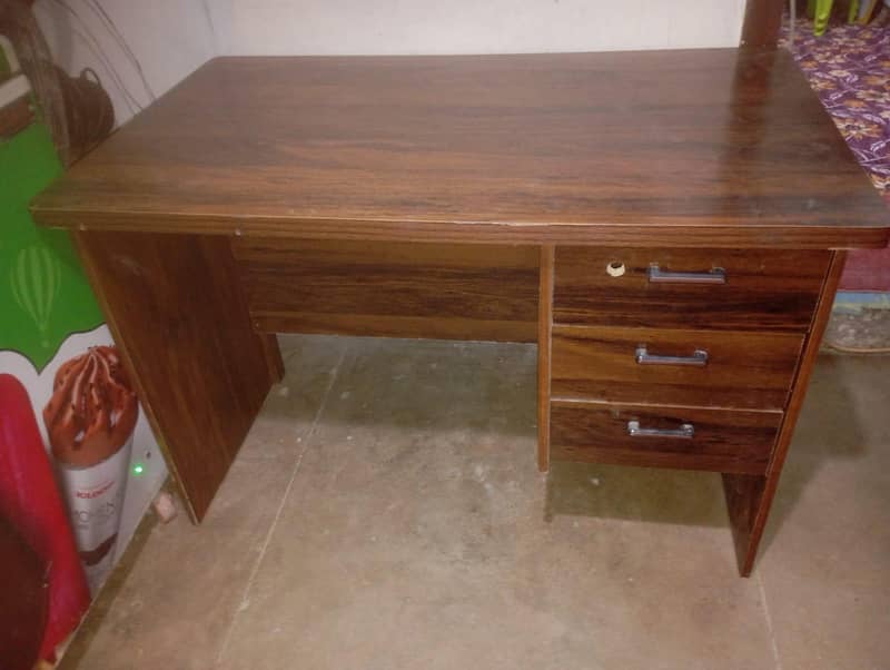 office tabl 3