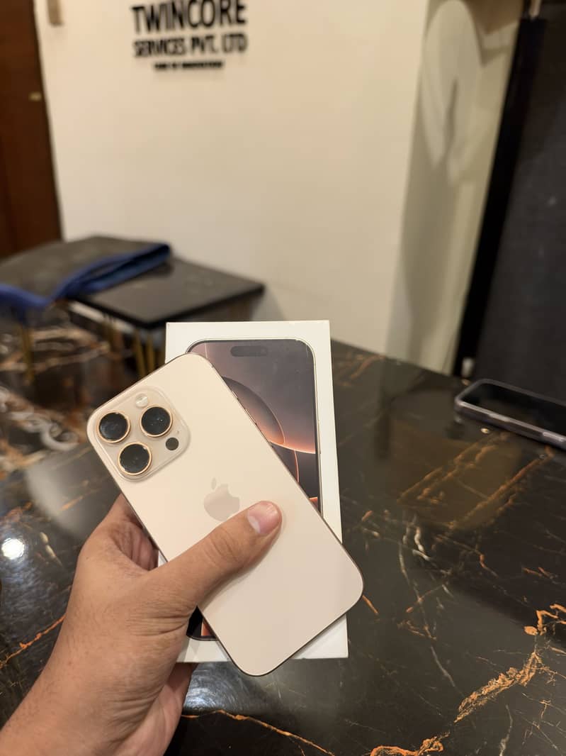 Apple iPhone 16 Pro 0