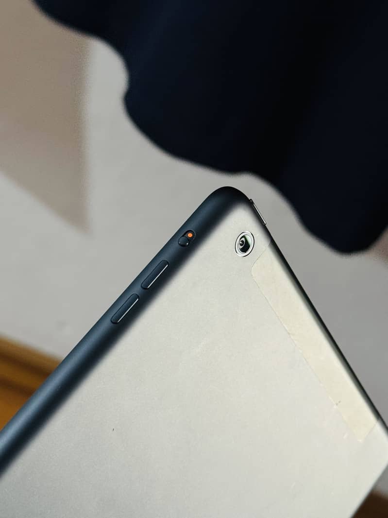 iPad Mini Excellent Condition 2