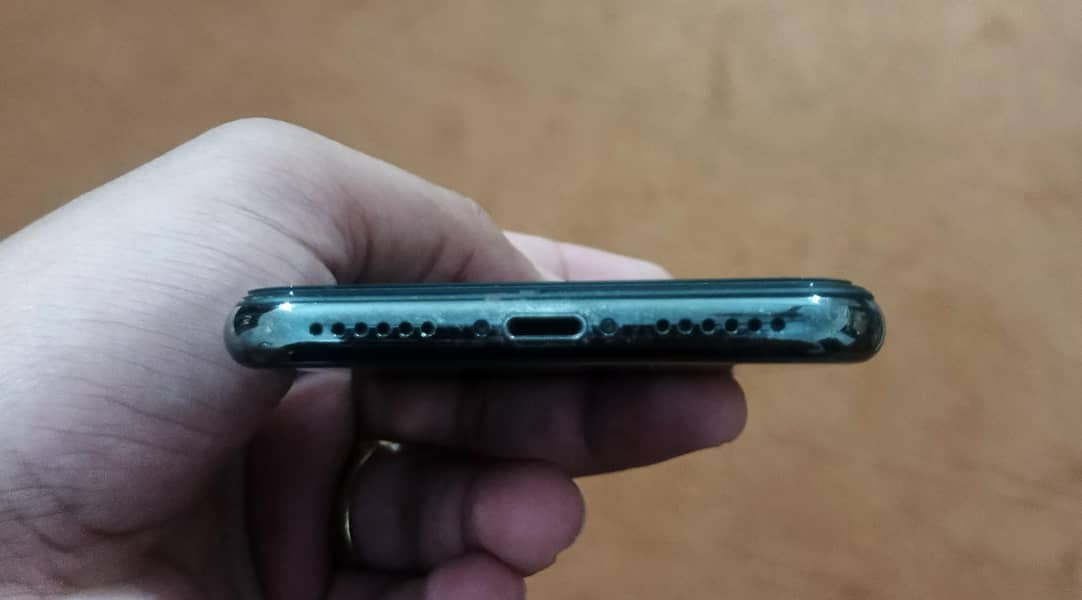 Apple iPhone X 4