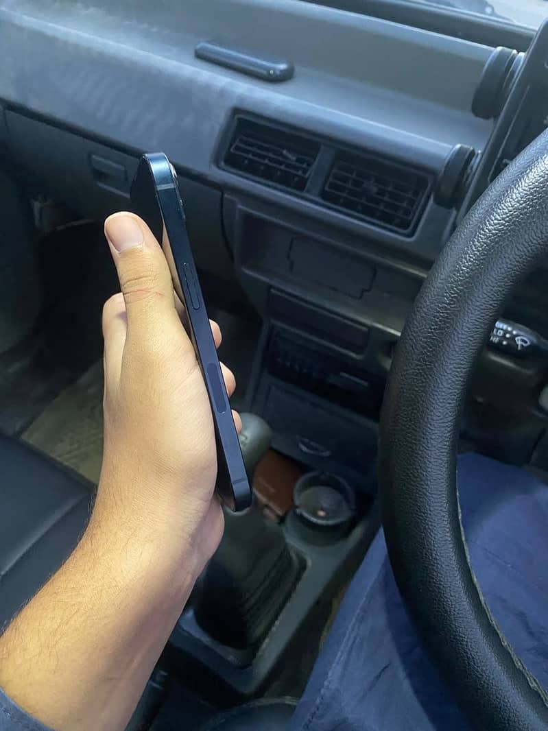 Apple iPhone 13 4