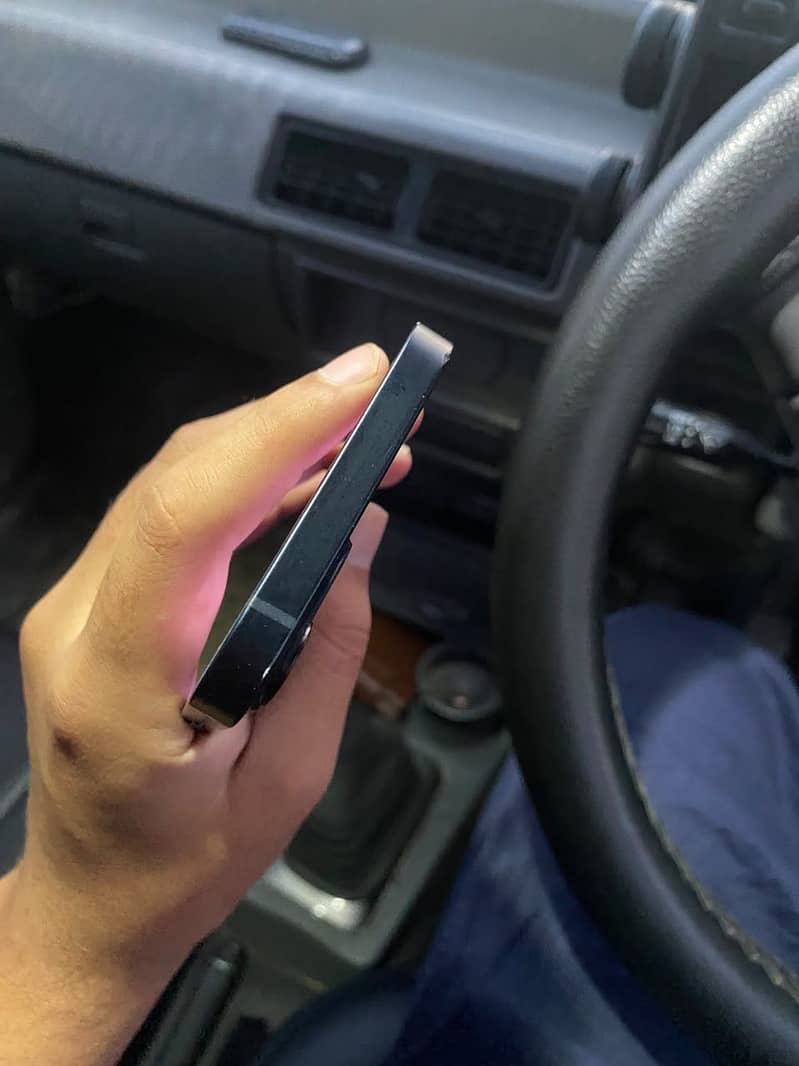 Apple iPhone 13 5