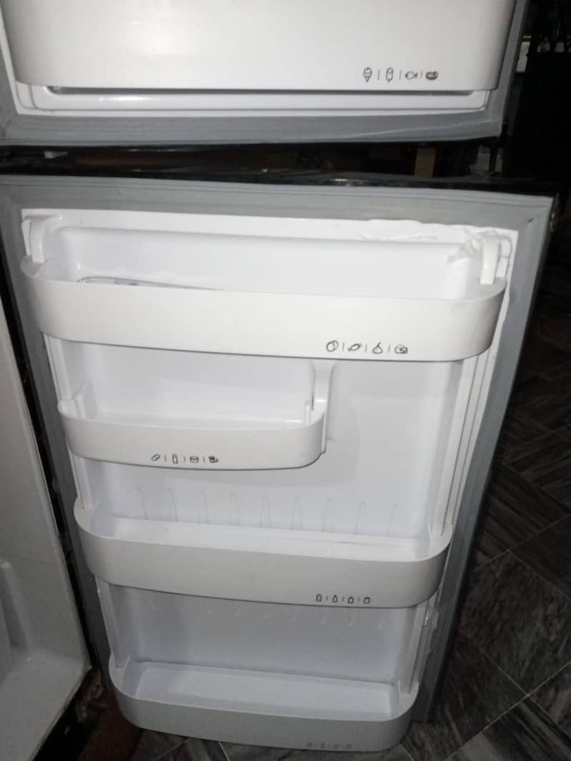 Orient Medium Size Refrigerator 1