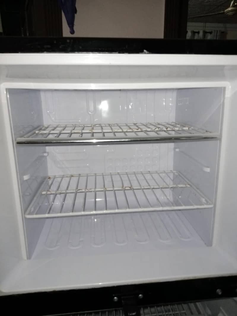 Orient Medium Size Refrigerator 3