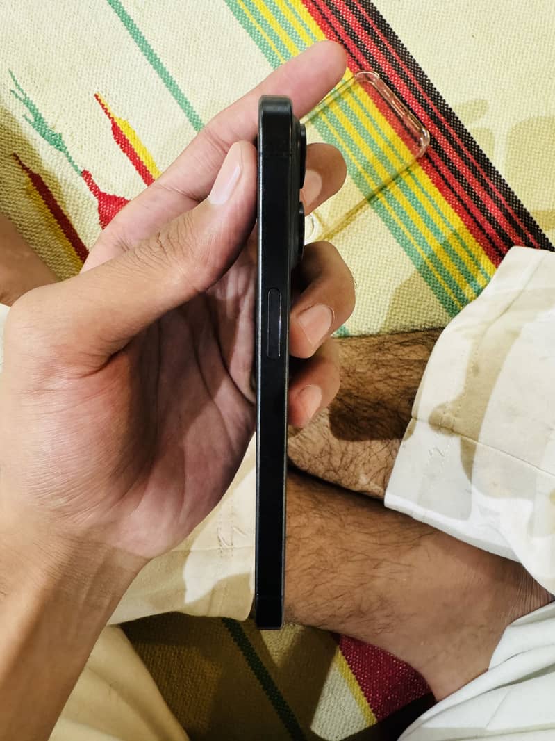 Apple iPhone 15 Pro 2