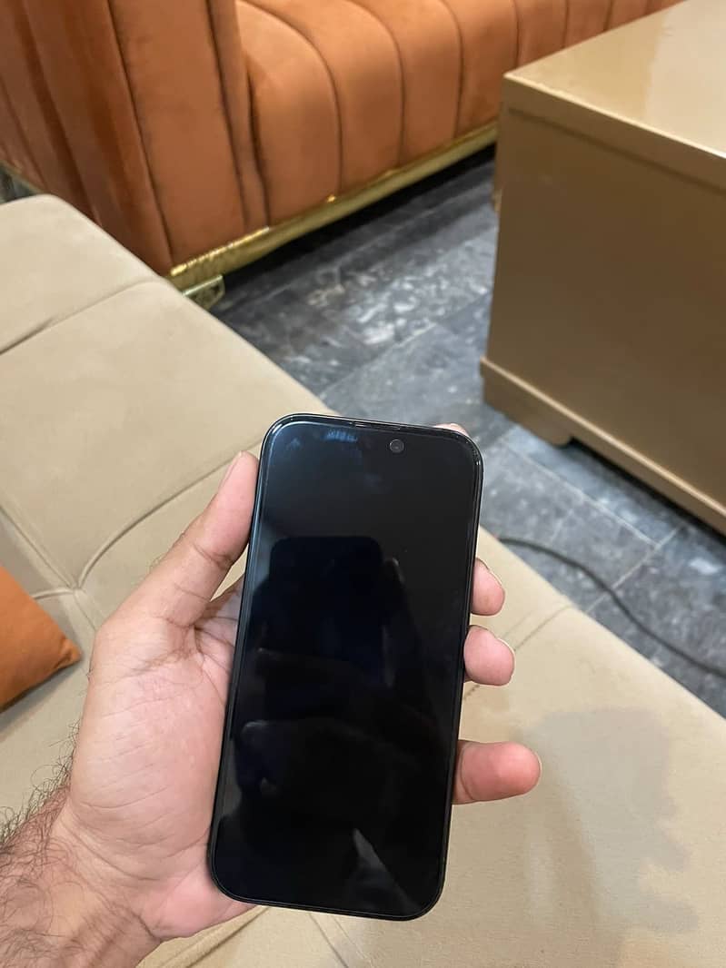 Apple iPhone 16 Pro 3