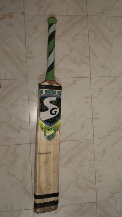 Kashmiri williow bat In only 8000 With free wk pads and thigh pads. . . .