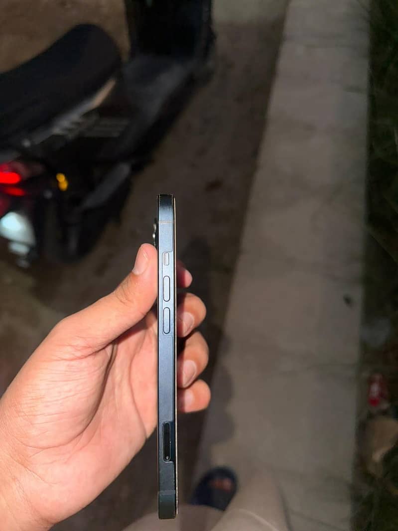 Apple iPhone 13 3