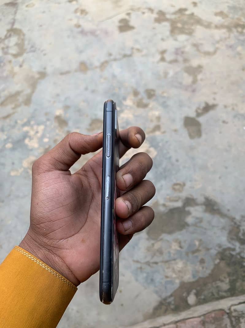 Apple iPhone X 3