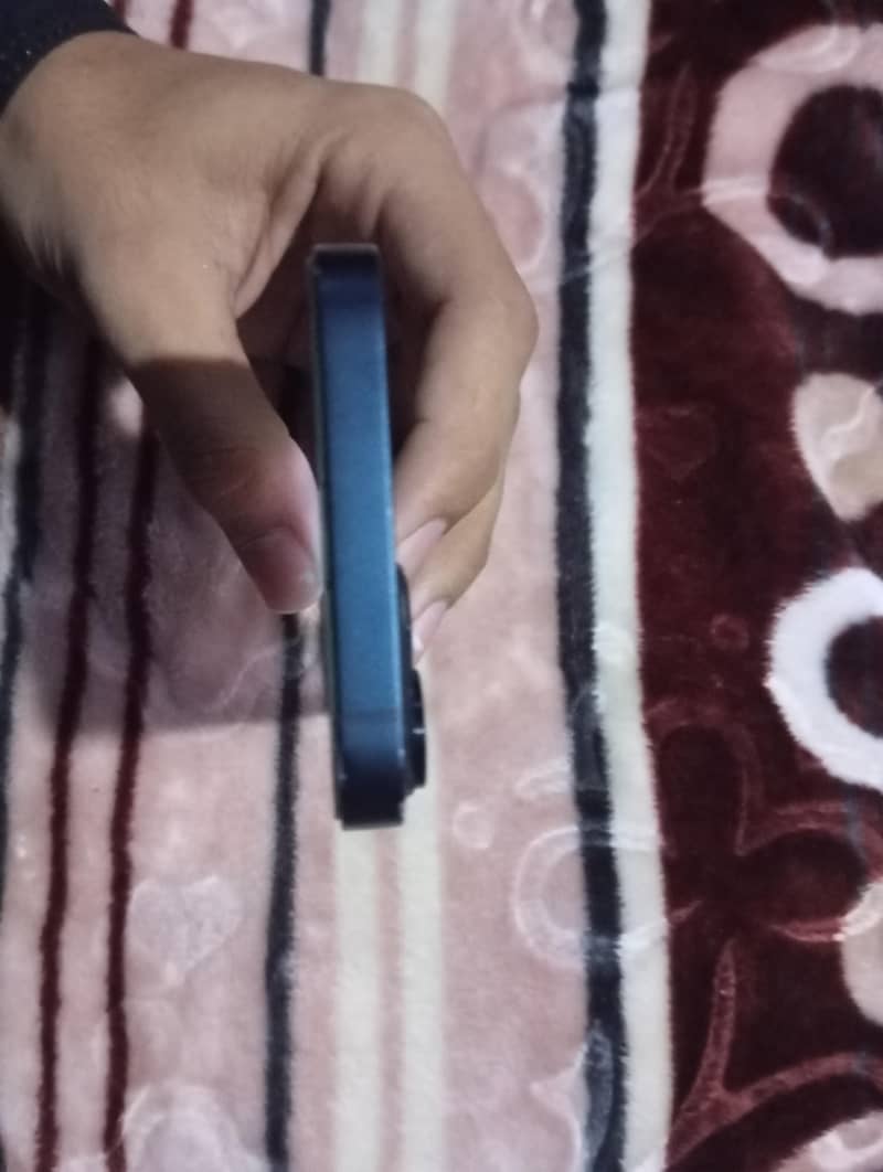 Apple iPhone 13 2