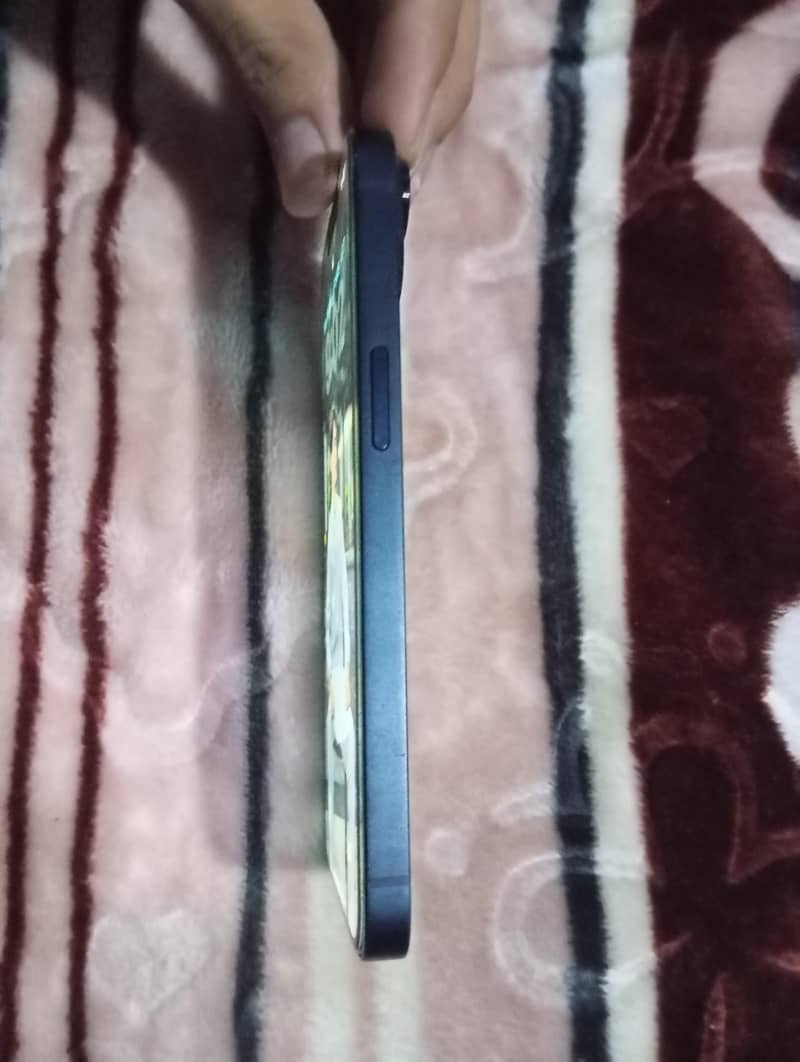 Apple iPhone 13 4