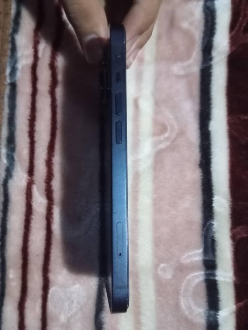 Apple iPhone 13 5