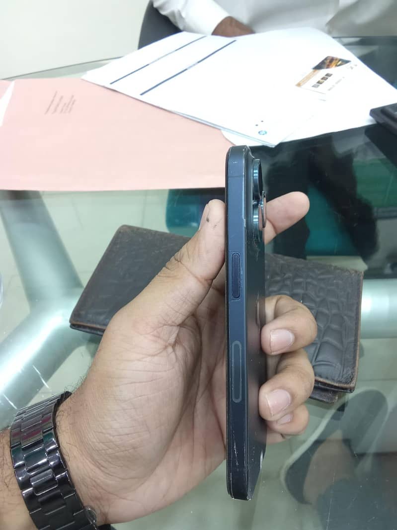 Apple iPhone 15 Pro 3