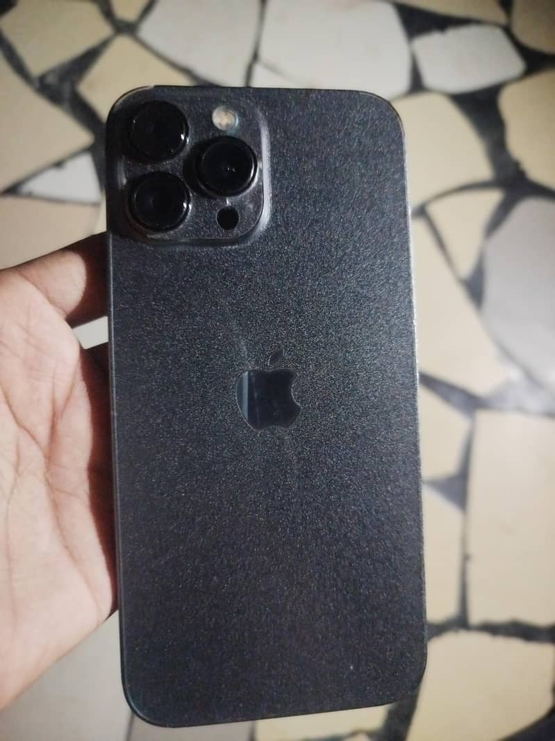 Apple iPhone 13 Pro Max 4